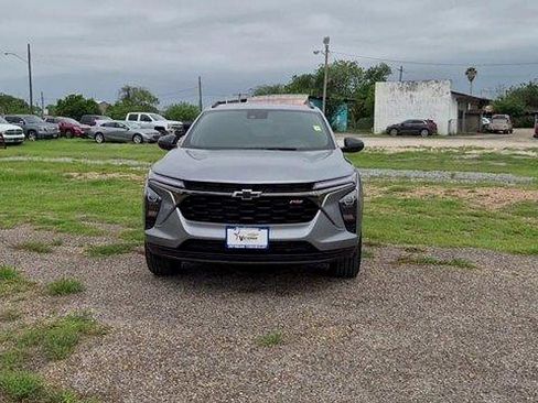 Used 2026 Chevrolet Trax RS w/ Sunroof Package FWD image 3