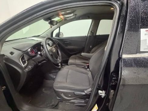 Used 2019 Chevrolet Trax LT FWD image 14