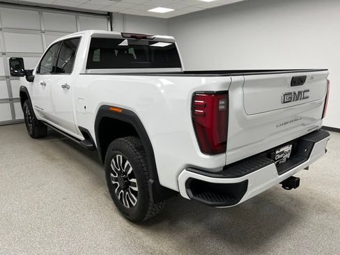 Used 2025 GMC Sierra 2500 Denali Ultimate AWD/4WD image 6