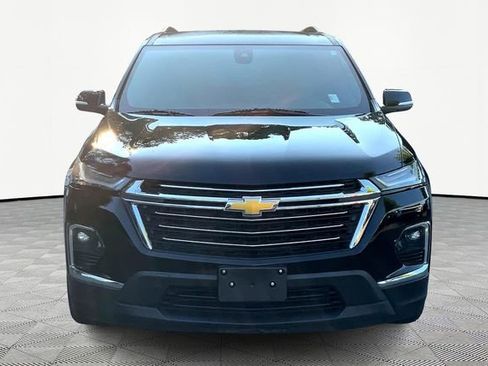 Used 2023 Chevrolet Traverse LT image 2