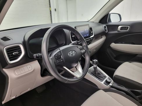 Used 2025 Hyundai Venue SEL image 25