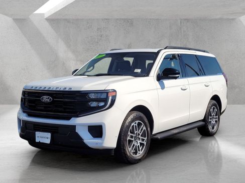 Used 2025 Ford Expedition Active AWD/4WD image 9