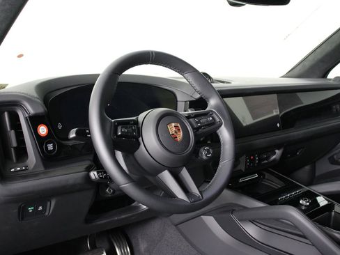 New 2026 Porsche Cayenne GTS image 4