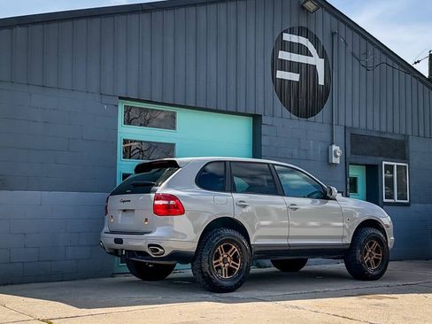 Used 2010 Porsche Cayenne AWD/4WD image 9