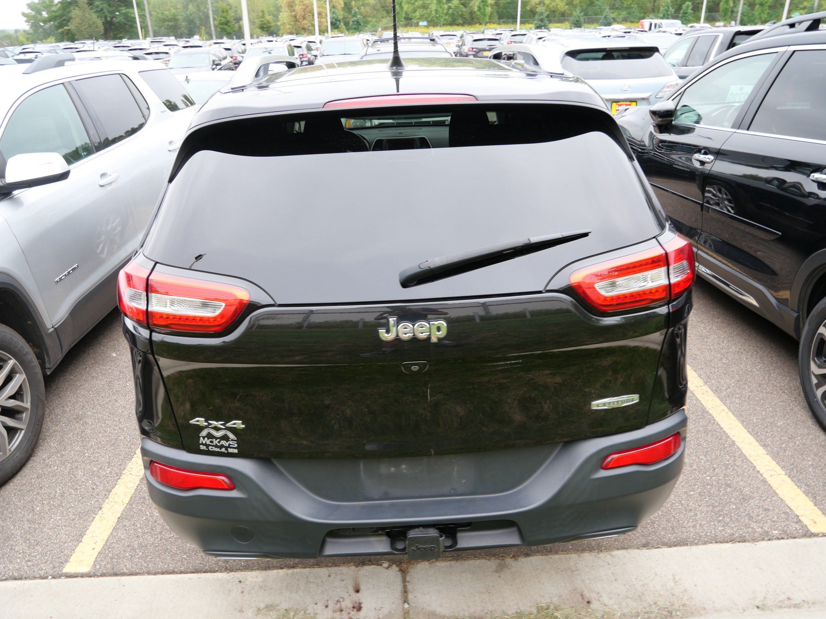 Used 2016 Jeep Cherokee Latitude w/ Cold Weather Group AWD/4WD image 6
