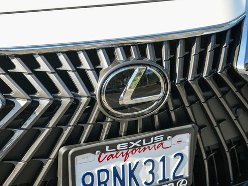 Used 2025 Lexus ES 350 w/ Premium Package FWD image 9