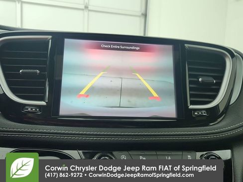 Used 2025 Chrysler Pacifica Limited FWD image 25