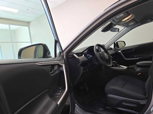 Used 2019 Toyota RAV4 LE w/ Carpet Mat Package AWD/4WD image 21