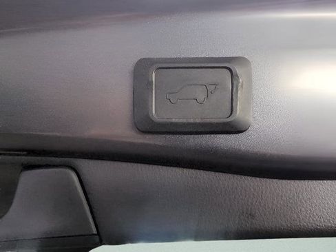 Used 2020 Toyota RAV4 XLE Premium image 23