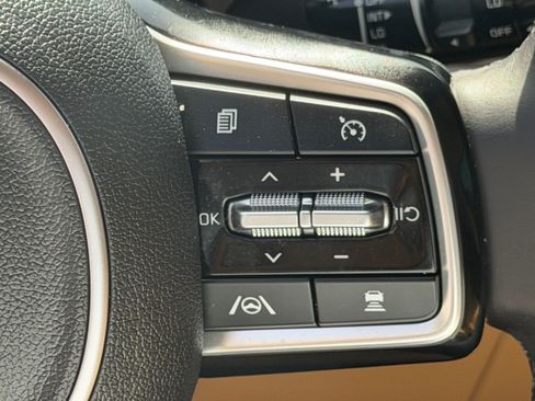 Certified 2024 Kia Carnival EX FWD image 36