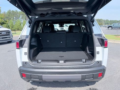New 2026 Jeep Cherokee Overland w/ Trailer Tow Group AWD/4WD image 9