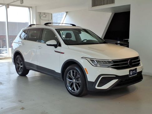 Used 2024 Volkswagen Tiguan SE AWD/4WD image 3
