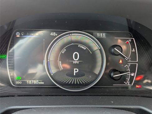 Used 2025 Lexus ES 300h w/ Premium Package image 29