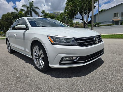 Used 2017 Volkswagen Passat 1.8T SE FWD image 3