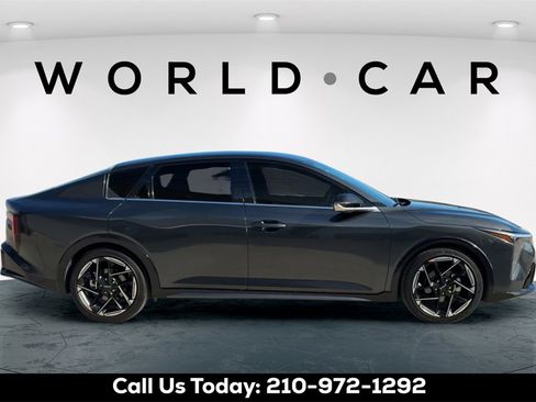 Certified 2025 Kia K4 GT-Line image 2