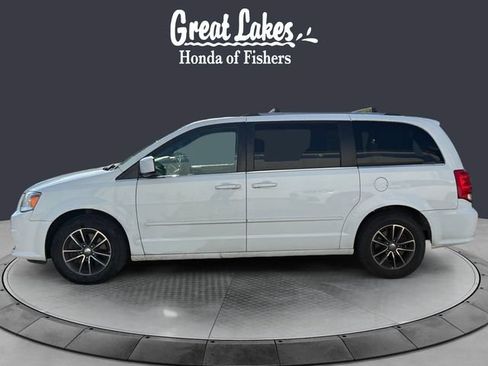 Used 2017 Dodge Grand Caravan SXT FWD image 2