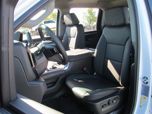 New 2026 GMC Sierra 3500 SLT w/ SLT Premium Package image 9