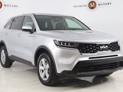 Used 2022 Kia Sorento LX image 19