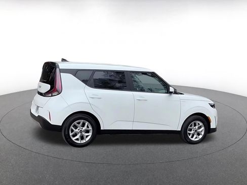Used 2025 Kia Soul LX w/ LX Technology Package FWD image 14