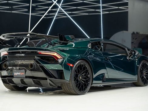 Used 2023 Lamborghini Huracan STO image 16