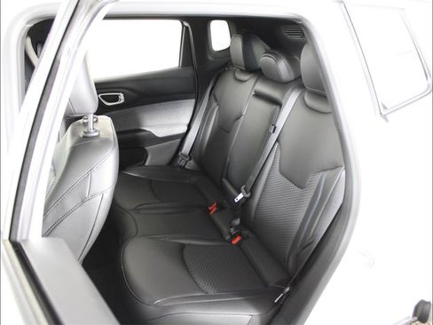 New 2025 Jeep Compass Latitude image 28