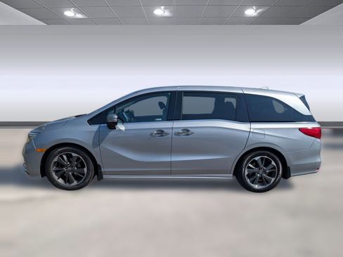 Used 2023 Honda Odyssey Elite image 2