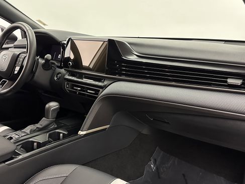 Used 2025 Toyota Camry LE image 33