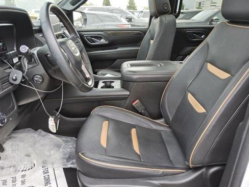 Used 2023 GMC Yukon XL AT4 AWD/4WD image 7