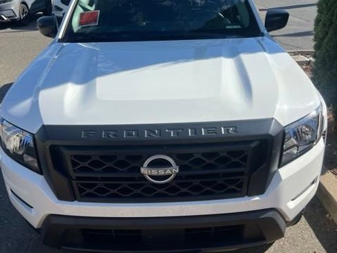 Used 2024 Nissan Frontier S AWD/4WD image 3