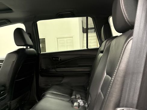 Used 2025 Honda Passport EX-L image 12