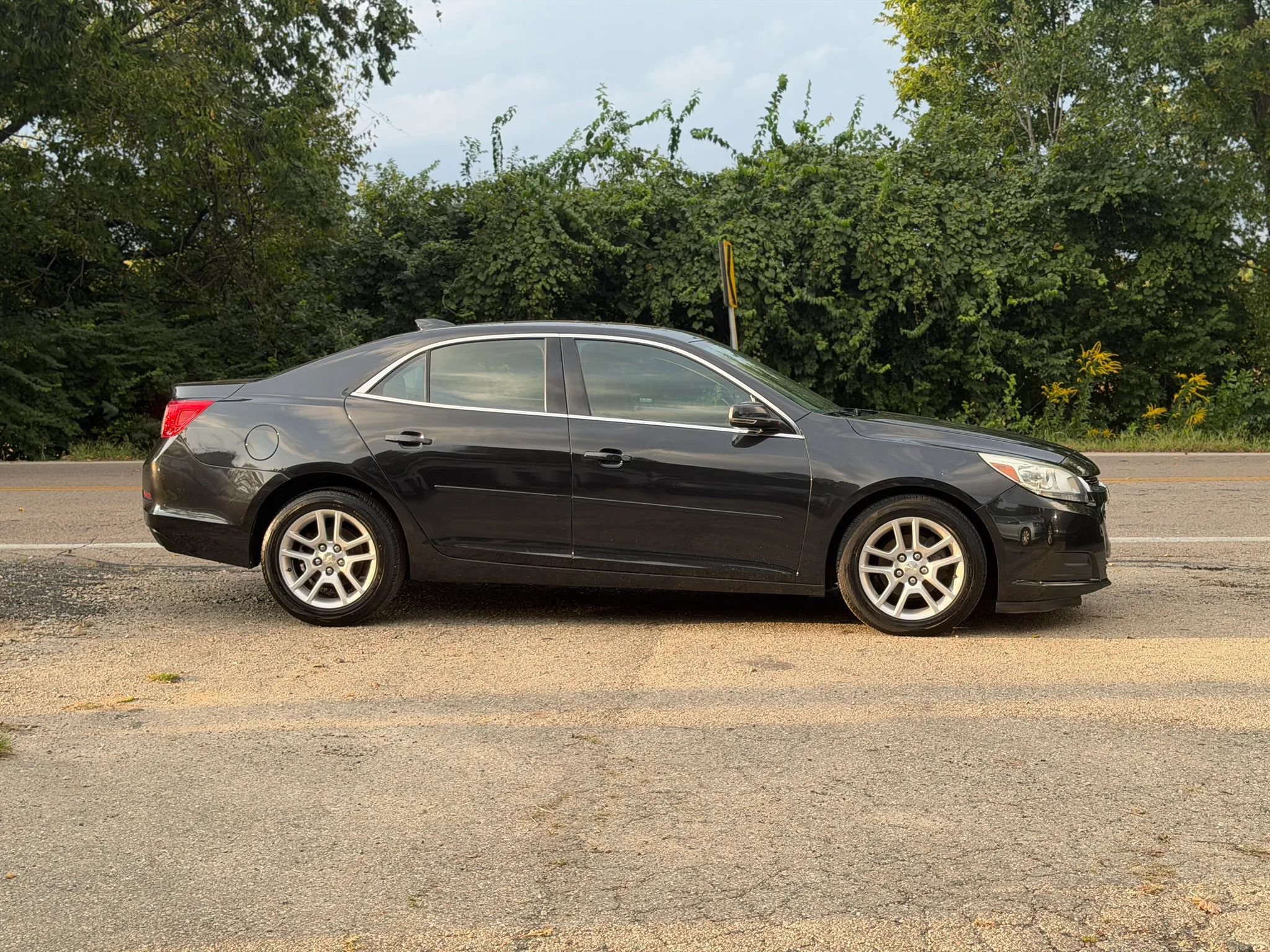 Used 2015 Chevrolet Malibu LT w/ Power Convenience Package FWD image 4