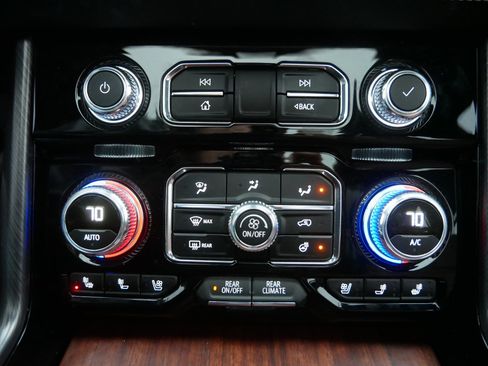 Used 2024 GMC Yukon Denali Ultimate w/ LPO, Floor Liner Package image 30