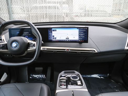 Used 2025 BMW iX xDrive50 w/ Premium Package image 9