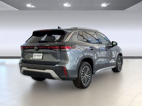 New 2026 Volkswagen Tiguan S FWD image 9