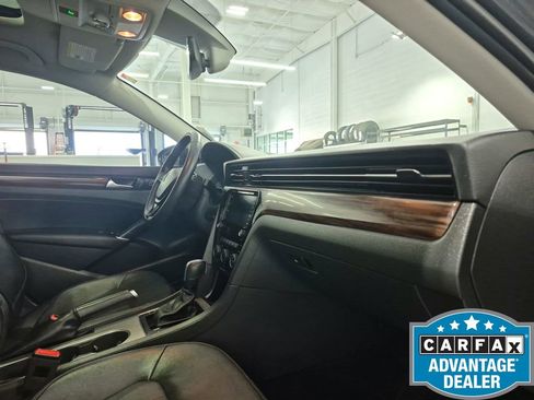 Used 2022 Volkswagen Passat 2.0T FWD image 28