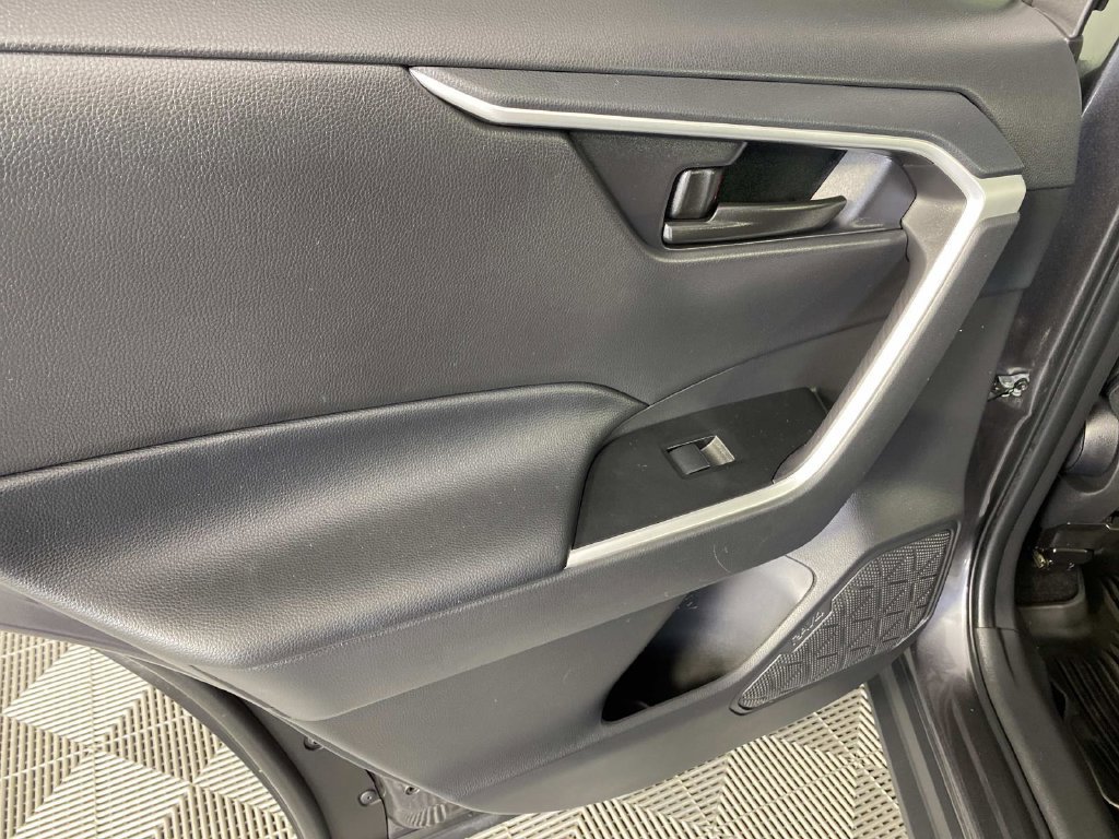 Used 2024 Toyota RAV4 LE AWD/4WD image 26