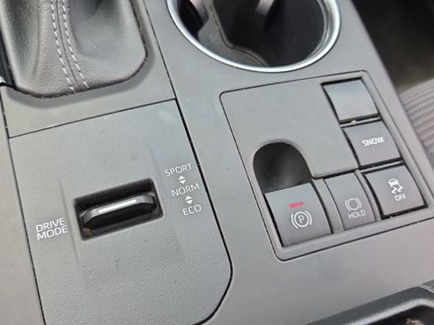 Used 2023 Toyota Highlander L FWD image 19
