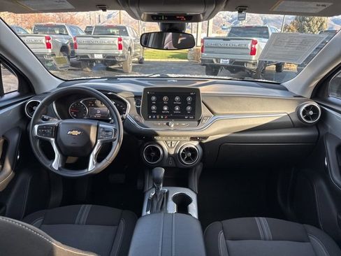 Used 2025 Chevrolet Blazer LT image 12