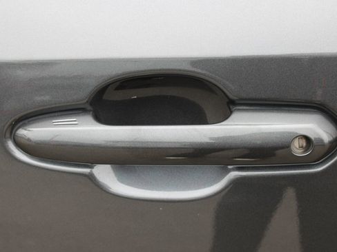 Used 2023 Toyota RAV4 XLE Premium image 9