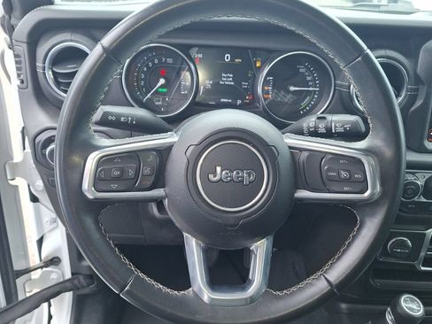 Used 2022 Jeep Wrangler Unlimited Sahara AWD/4WD image 15