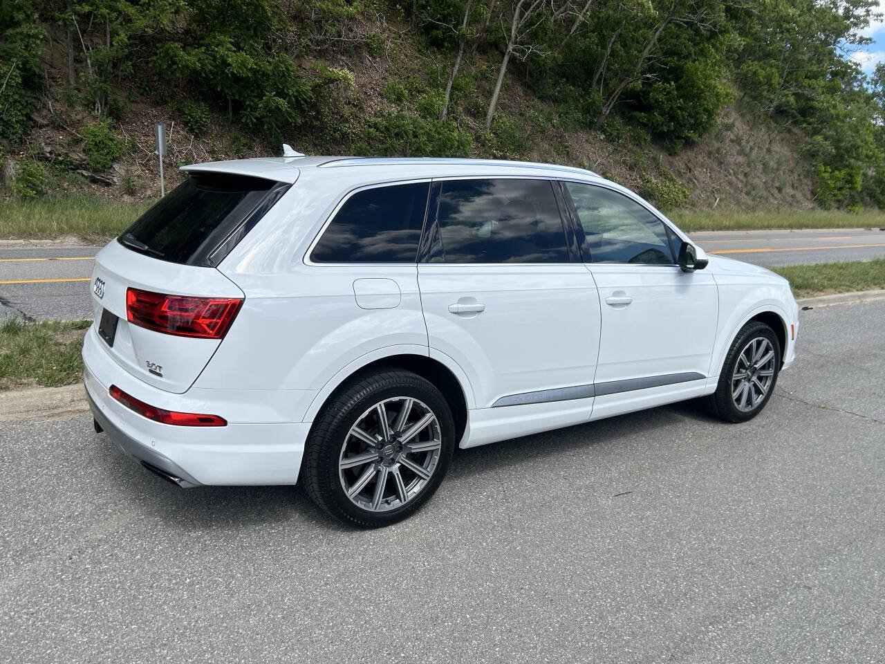 Used 2017 Audi Q7 3.0T Premium Plus AWD/4WD image 9