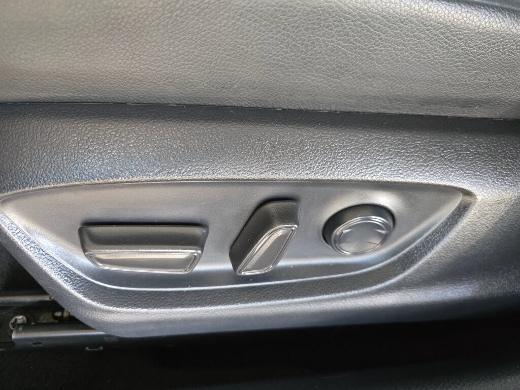 Used 2024 Toyota Camry SE w/ Cold Weather Package FWD image 25