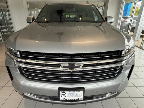 Certified 2024 Chevrolet Suburban LT w/ Luxury Package AWD/4WD image 2
