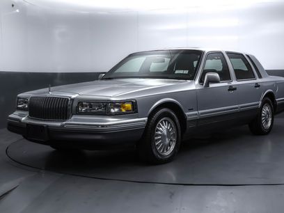 Used 1995 Lincoln Town Car Signature