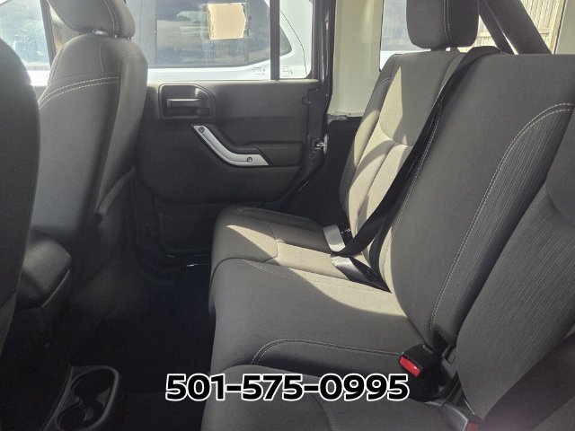 Used 2018 Jeep Wrangler Unlimited Sahara w/ Connectivity Group AWD/4WD image 9