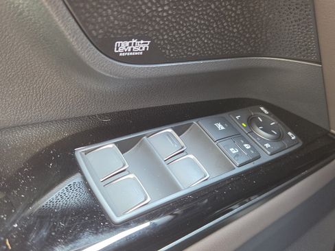 Used 2023 Lexus LX 600 4WD w/ Luxury Package image 31