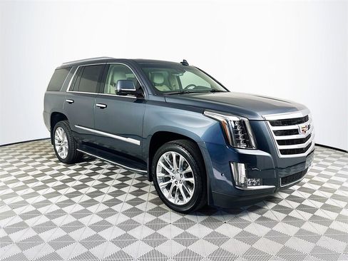 Used 2019 Cadillac Escalade Luxury image 1