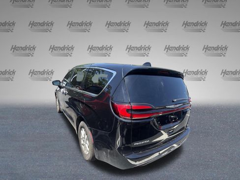 Used 2026 Chrysler Pacifica Select FWD image 8