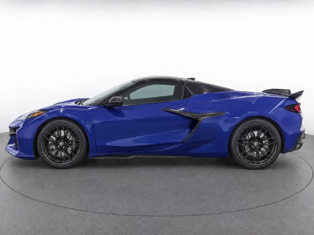 Used 2025 Chevrolet Corvette Z06 RWD image 6