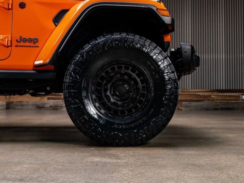 Used 2025 Jeep Wrangler Unlimited Rubicon AWD/4WD image 12
